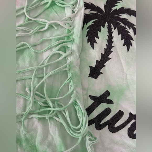 Wound up tank frilling on the sides green and white tye dye graphic tank sz15/17 - Picture 3 of 4